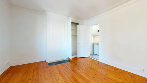Entire apartment at Rue Collard, Anatole France Danton, image 1 of 10