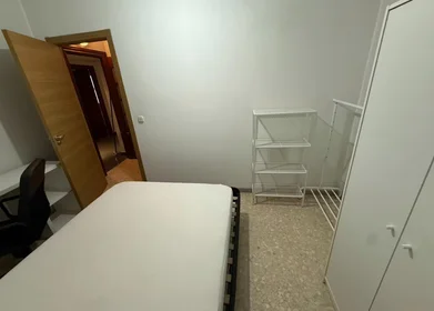 Quarto privado em Calle Luis Braille, Figares, imagem 1 de 8