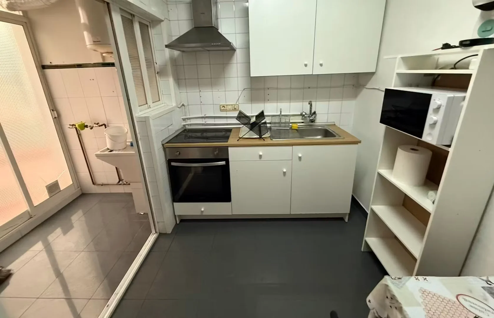 Quarto de estudante confortável e espaçoso em 