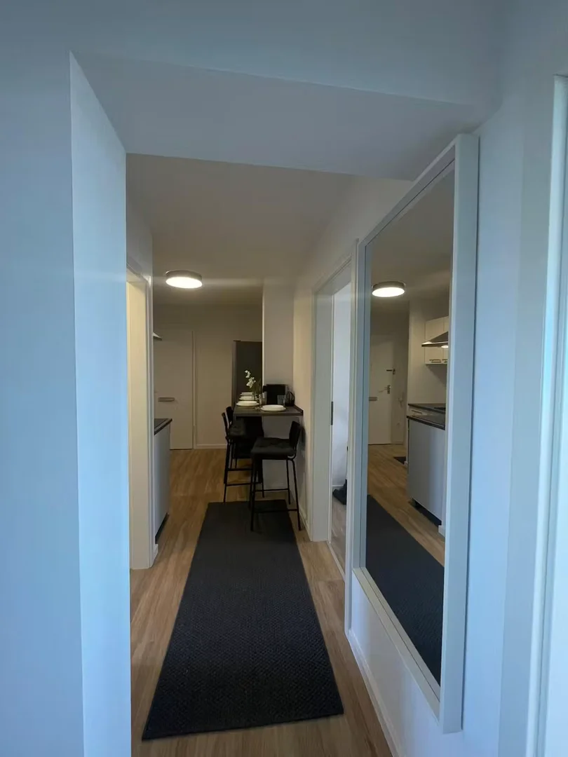 Quarto acolhedor para estudantes disponível em