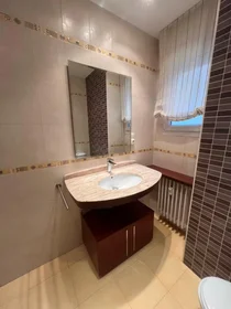Habitación privada en Avenida Cantabria, Residencia Sanitaria, imagen 8 de 10