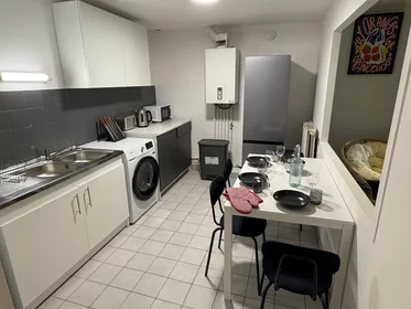 Privatzimmer im Wohnheim in der 1 Cours Gambetta, bild 10 von 11