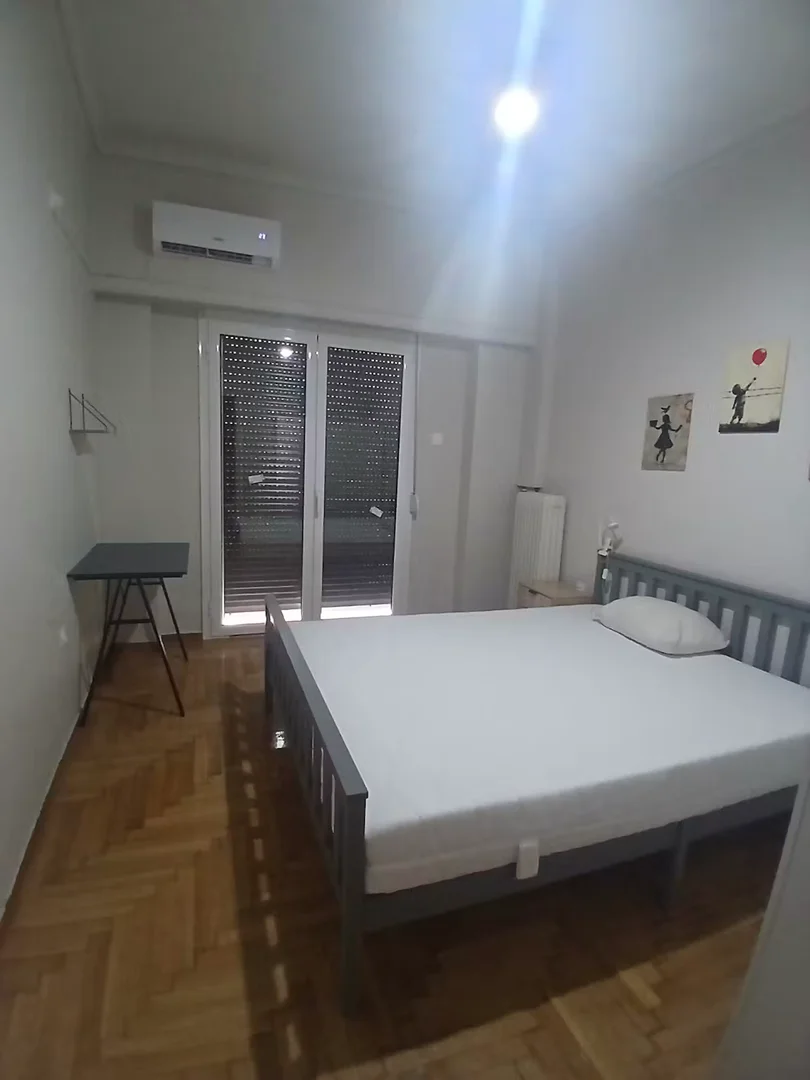 Chambre confortable pour étudiants disponible dans