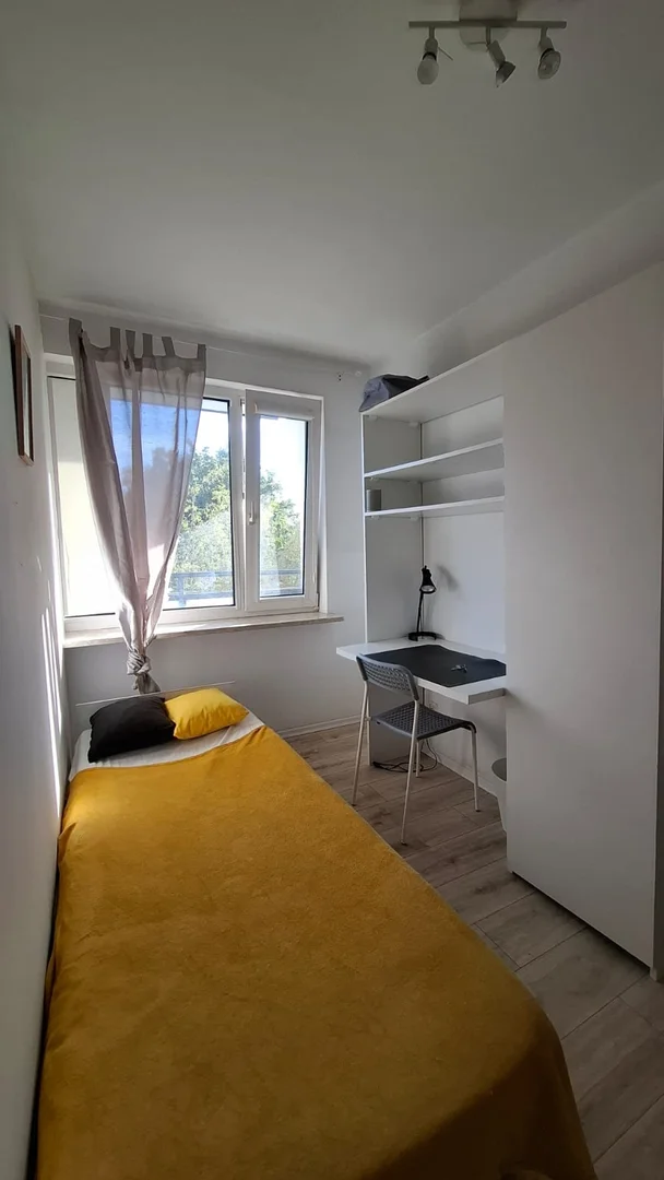 Comfortable and spacious student room in 
