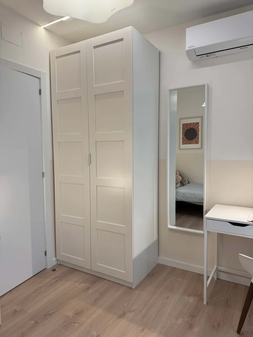 Economical student room with convenient location in 