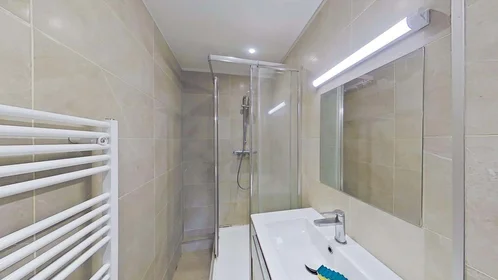 Quarto privado em 1 Sq. des Cloteaux, 35200 Rennes, France, imagem 6 de 9