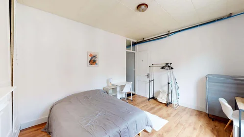 Private room at 130 Rue de Denain, 59100 Roubaix, France, image 2 of 19