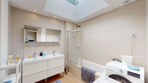 Private room at 130 Rue de Denain, 59100 Roubaix, France, image 15 of 19