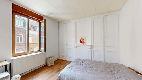 Private room at 130 Rue de Denain, 59100 Roubaix, France, image 4 of 19
