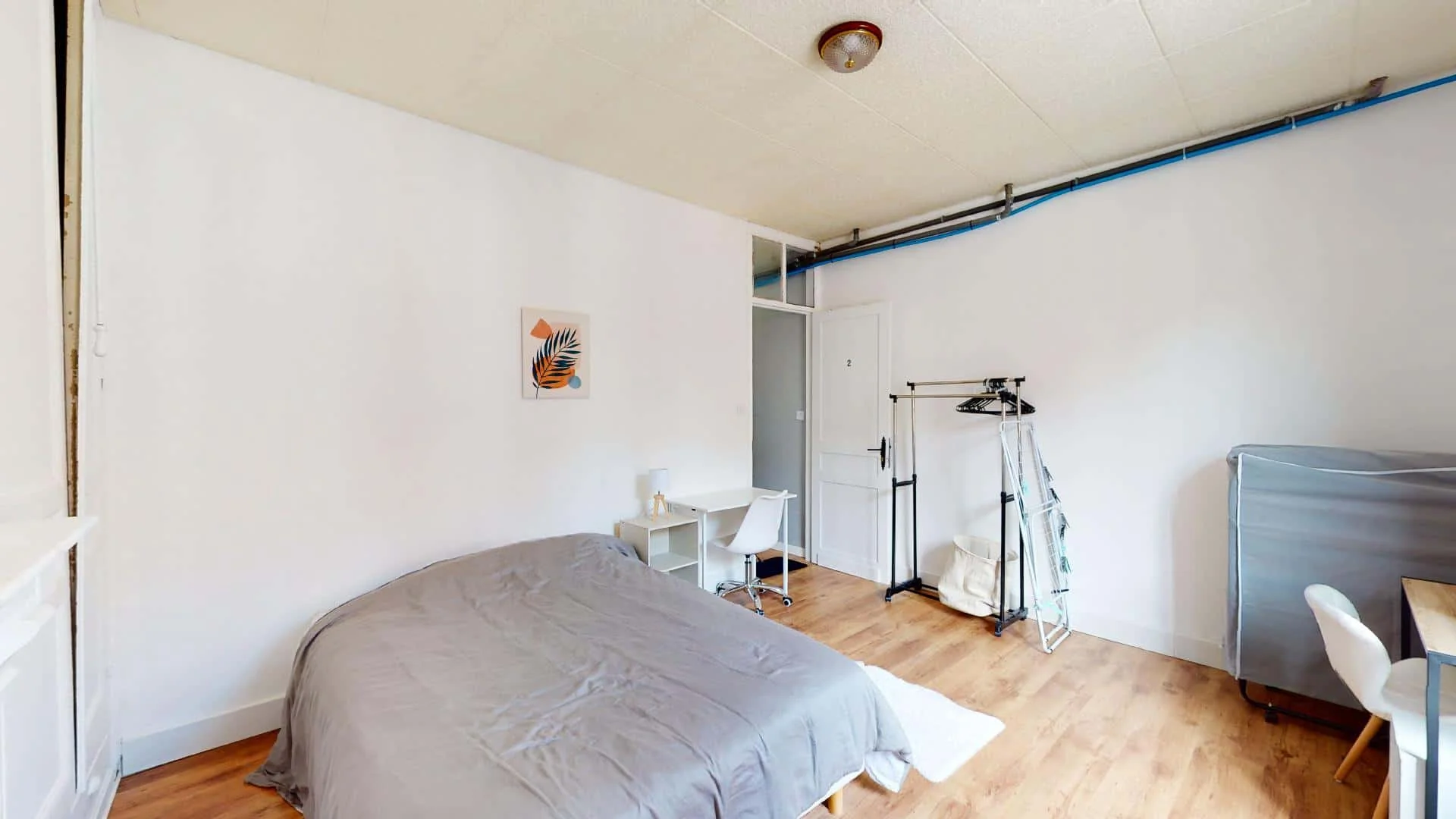 Affordable room for students with ample lighting in 