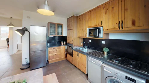 Chambre privée à 404 Cr Émile-Zola, 69100 Villeurbanne, France, image 8 de 14