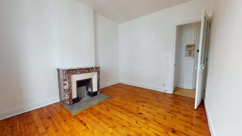 Alojamiento entero en 27 Rue Rouget de Lisle, 42000 Saint-Étienne, France, imagen 12 de 15