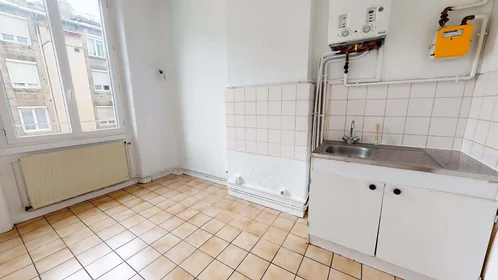 Alojamiento entero en 27 Rue Rouget de Lisle, 42000 Saint-Étienne, France, imagen 7 de 15