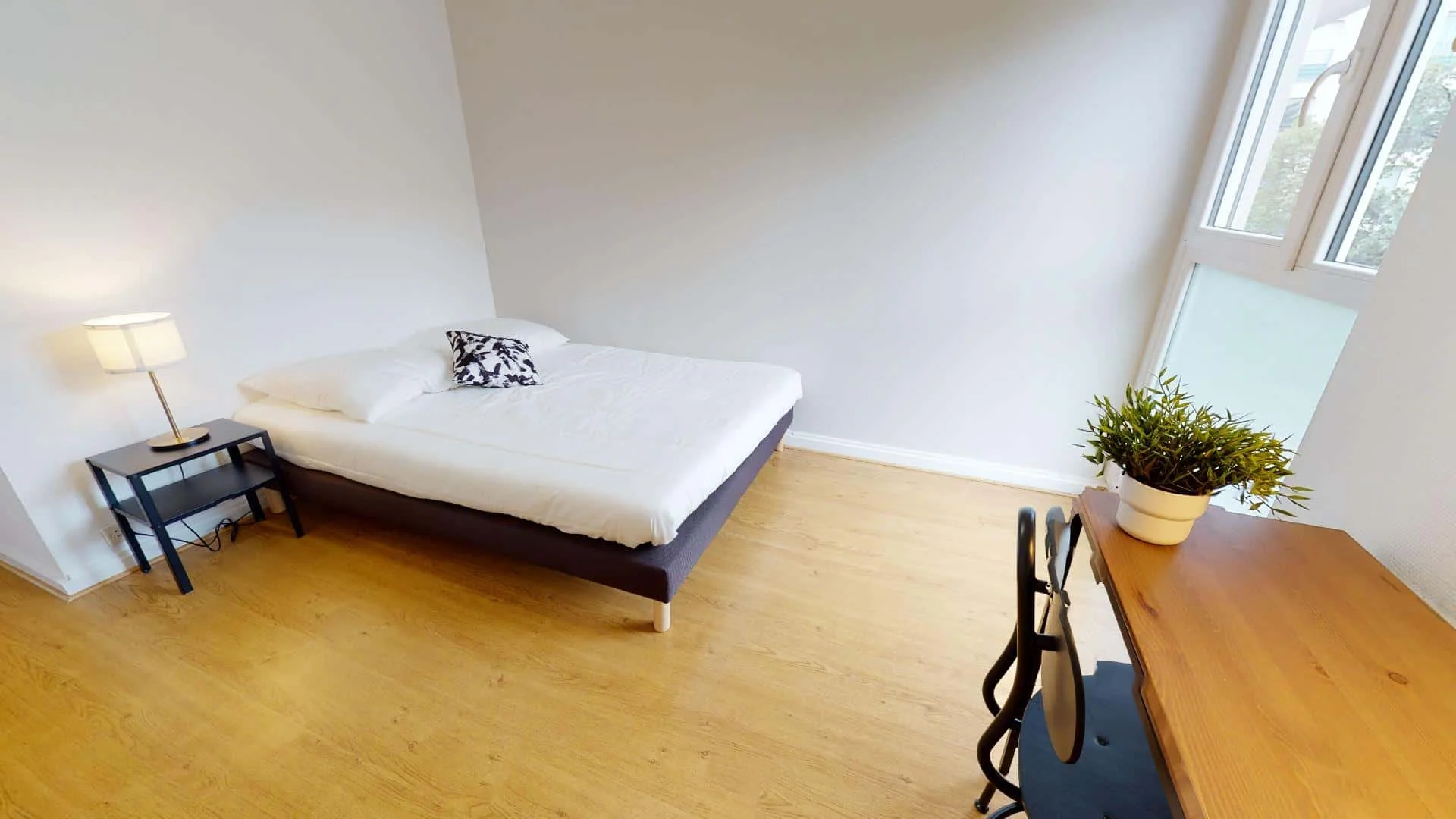 Bright and airy student room with easy university access in