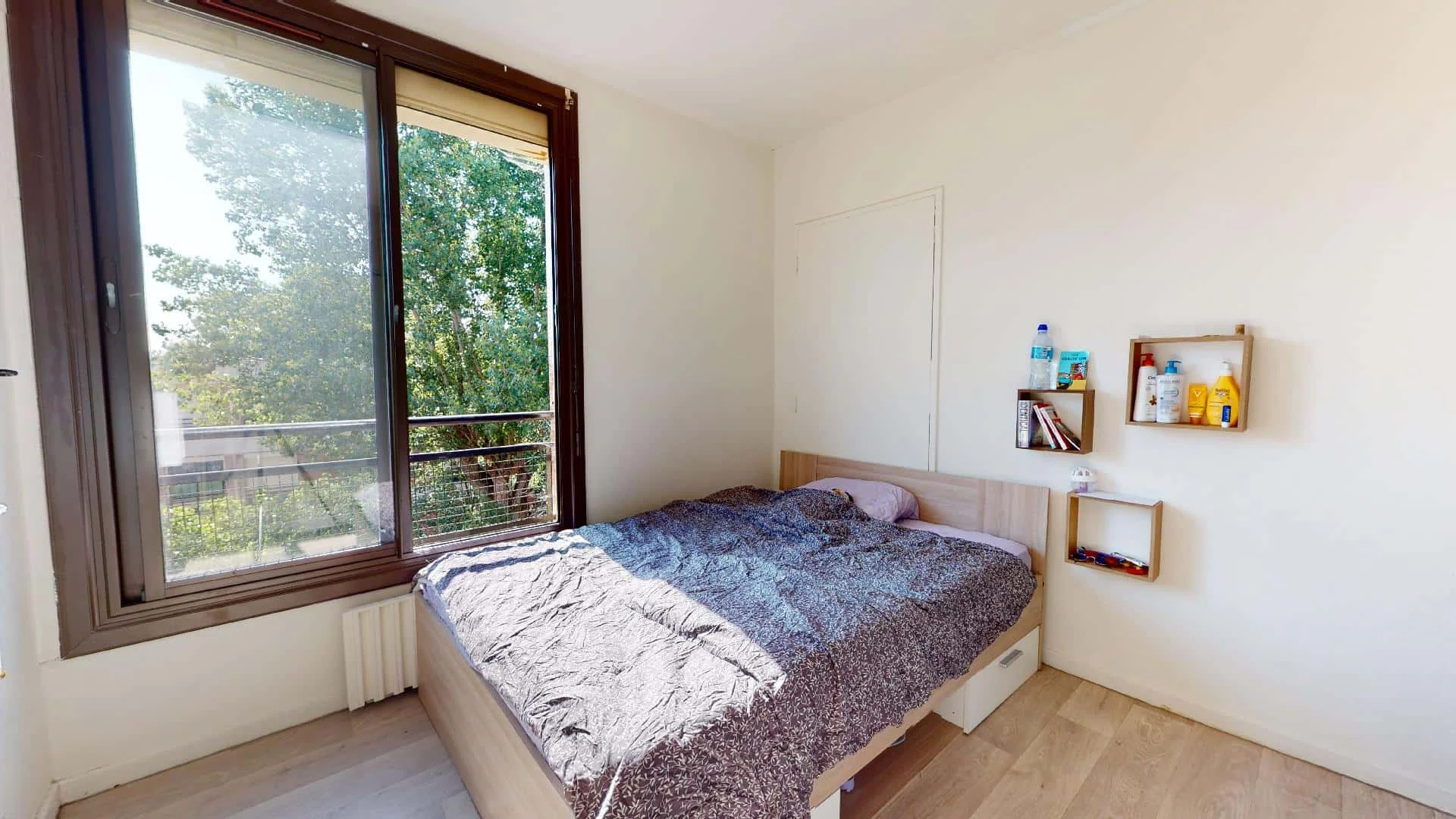Quarto para alugar em apartamento de estudantes em , totalmente mobilado