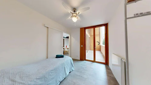 Özel oda konumu 202 Rue Amédée Saint-Germain, 33800 Bordeaux, France, 2 15 görüntüsü