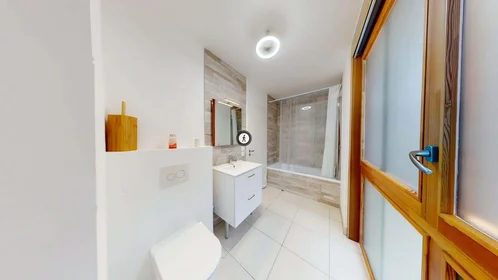 Özel oda konumu 202 Rue Amédée Saint-Germain, 33800 Bordeaux, France, 13 15 görüntüsü