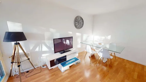 Habitación privada en 11 Sq. du Haut Blosne, 35200 Rennes, France, imagen 13 de 18