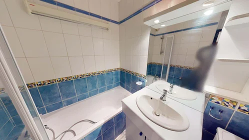 Habitación privada en 11 Sq. du Haut Blosne, 35200 Rennes, France, imagen 16 de 18
