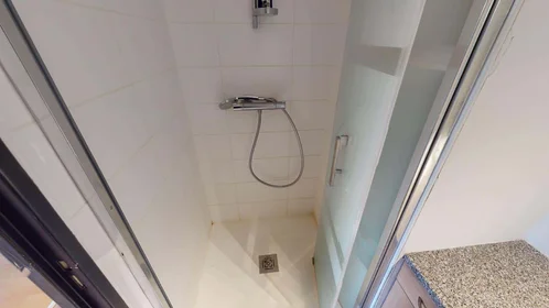 Habitación privada en 11 Sq. du Haut Blosne, 35200 Rennes, France, imagen 17 de 18