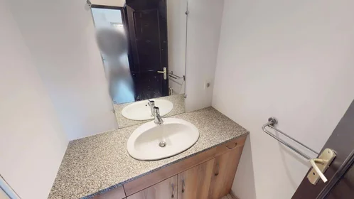 Habitación privada en 11 Sq. du Haut Blosne, 35200 Rennes, France, imagen 18 de 18