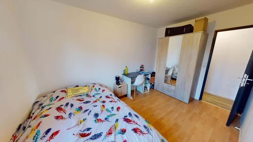 Habitación privada en 11 Sq. du Haut Blosne, 35200 Rennes, France, imagen 3 de 18