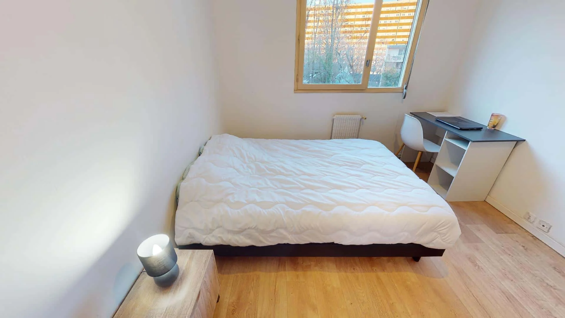 Habitación estudiantil económica con ubicación conveniente en 