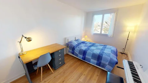 Quarto privado em 1 Parc des Charmettes, 33700 Mérignac, France, imagem 3 de 15