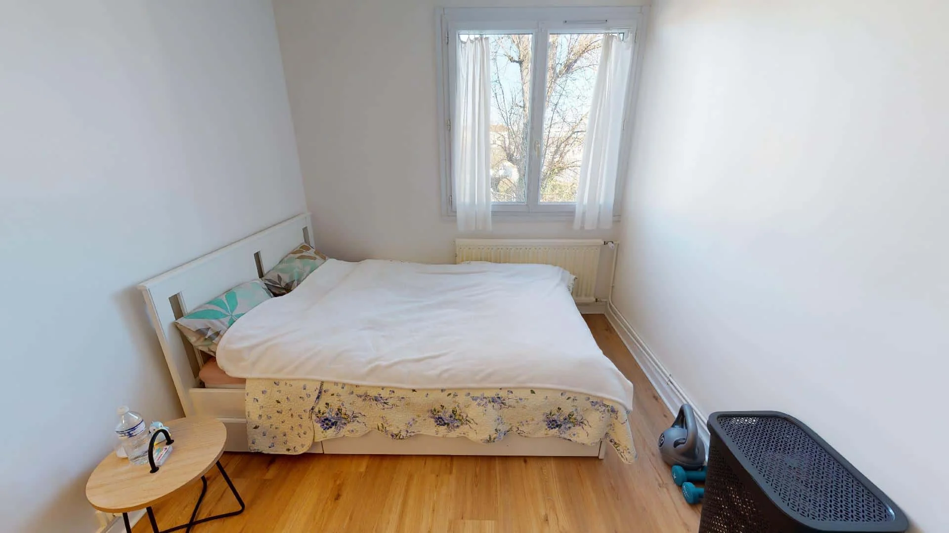 Quarto de estudante confortável e espaçoso em 