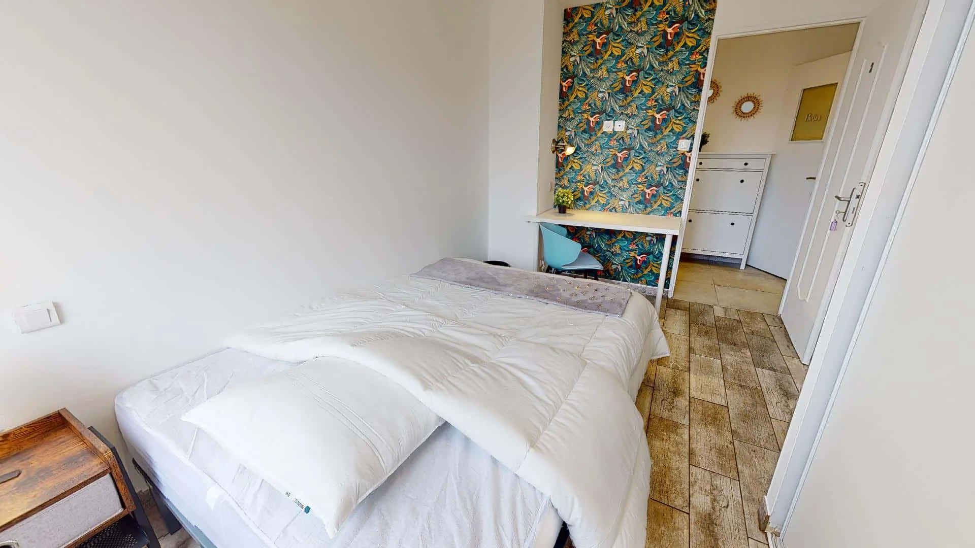 Student-friendly room in with modern amenities