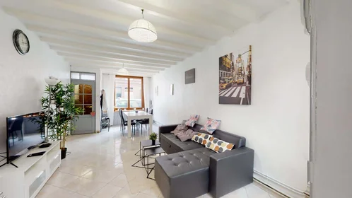 Private room at 130 Rue de Denain, 59100 Roubaix, France, image 1 of 10