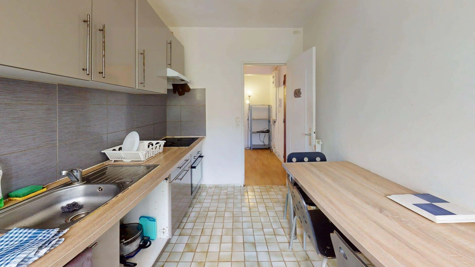 Quarto para alugar em apartamento de estudantes em , totalmente mobilado