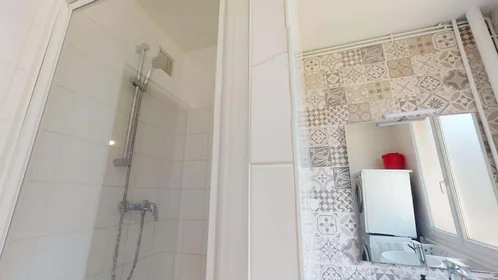 Chambre privée à 83 Rue Lafayette, 76100 Rouen, France, image 11 de 15