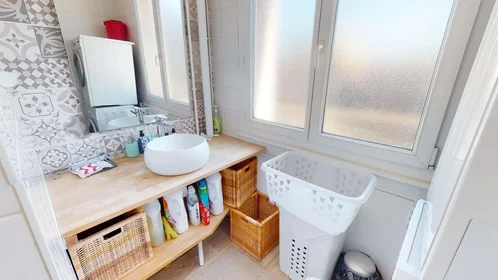 Chambre privée à 83 Rue Lafayette, 76100 Rouen, France, image 13 de 15