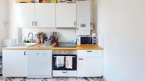 Chambre privée à 83 Rue Lafayette, 76100 Rouen, France, image 5 de 15