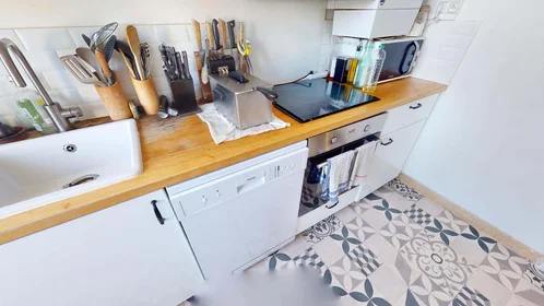 Chambre privée à 83 Rue Lafayette, 76100 Rouen, France, image 6 de 15