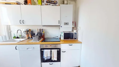 Chambre privée à 83 Rue Lafayette, 76100 Rouen, France, image 7 de 15