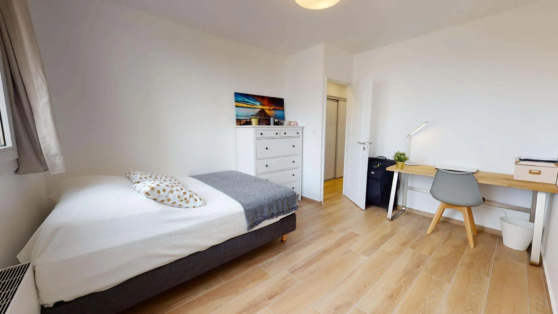 Economical student room with convenient location in