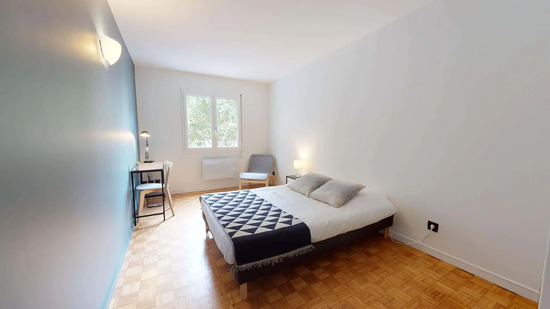 Comfortable and spacious student room in 