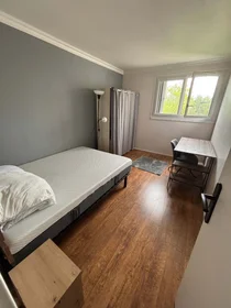 Habitación privada en 5 Rue des Blés d'Or, 78180 Montigny-le-Bretonneux, France, imagen 2 de 24