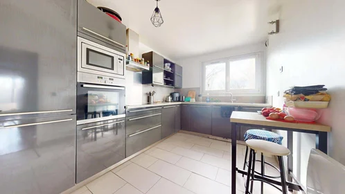 Habitación privada en 5 Rue des Blés d'Or, 78180 Montigny-le-Bretonneux, France, imagen 14 de 24