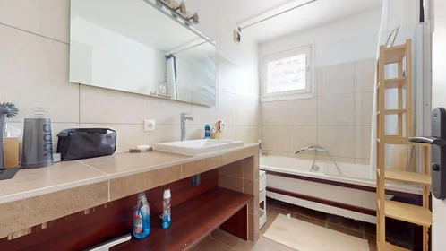 Habitación privada en 5 Rue des Blés d'Or, 78180 Montigny-le-Bretonneux, France, imagen 18 de 24