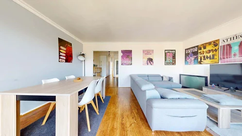 Habitación privada en 5 Rue des Blés d'Or, 78180 Montigny-le-Bretonneux, France, imagen 10 de 24