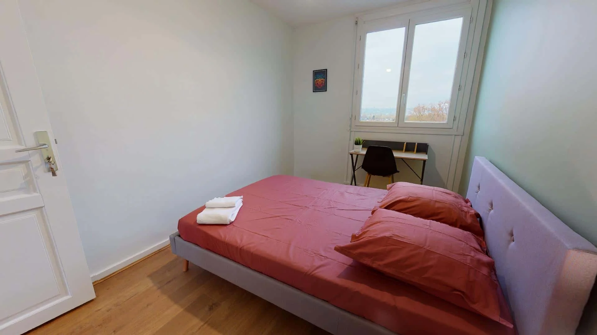 Comfortable and spacious student room in