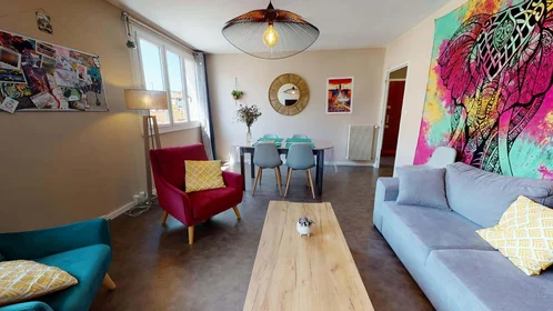 Quarto privado em 2 Rue Victor Hugo, 63000 Clermont-Ferrand, France, imagem 12 de 13