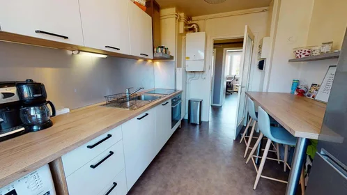 Quarto privado em 2 Rue Victor Hugo, 63000 Clermont-Ferrand, France, imagem 6 de 13