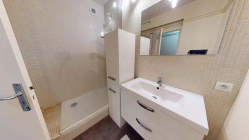 Quarto privado em 2 Rue Victor Hugo, 63000 Clermont-Ferrand, France, imagem 9 de 13