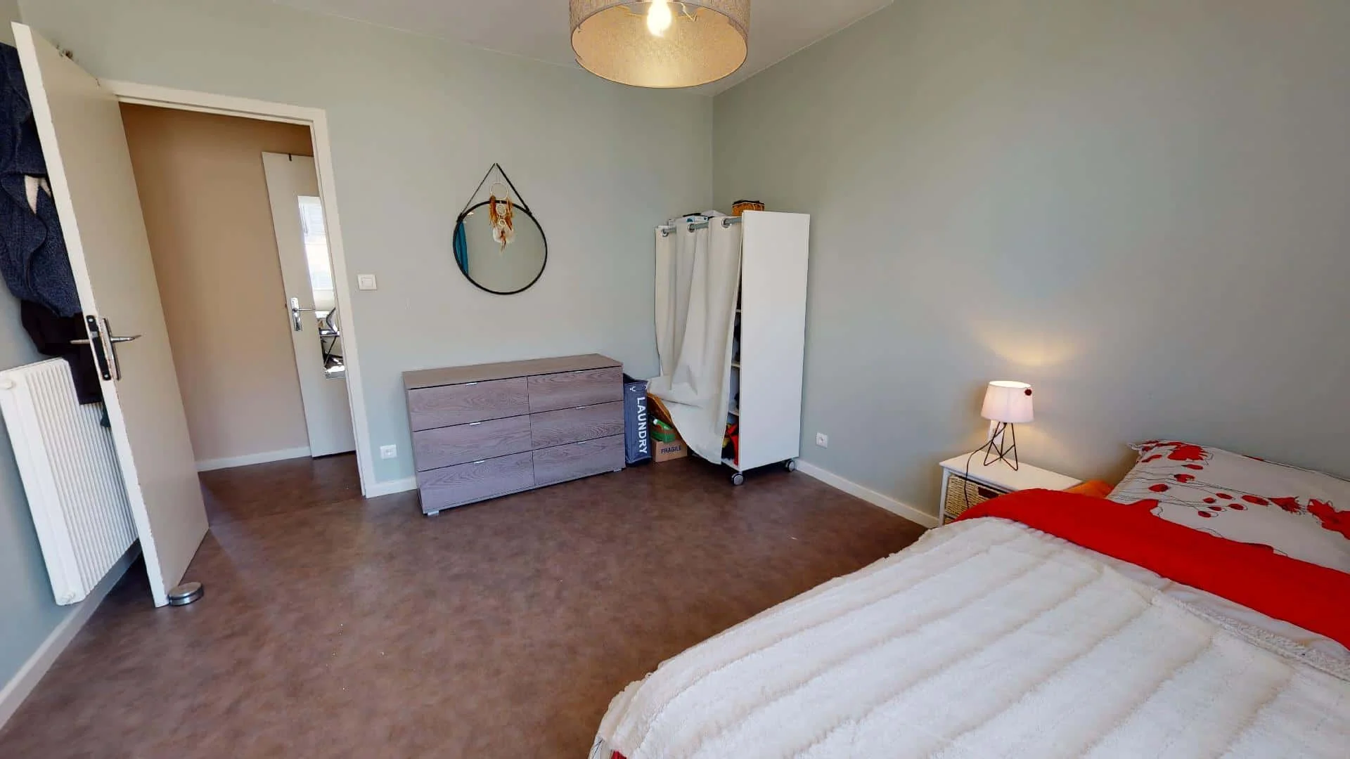Quarto de estudante económico com localização conveniente em