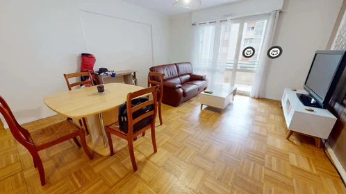 Chambre privée à 88 Bd Henri Dunant, 49100 Angers, France, image 11 de 11