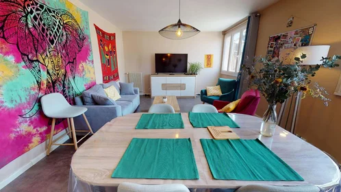 Quarto privado em 2 Rue Victor Hugo, 63000 Clermont-Ferrand, France, imagem 12 de 14